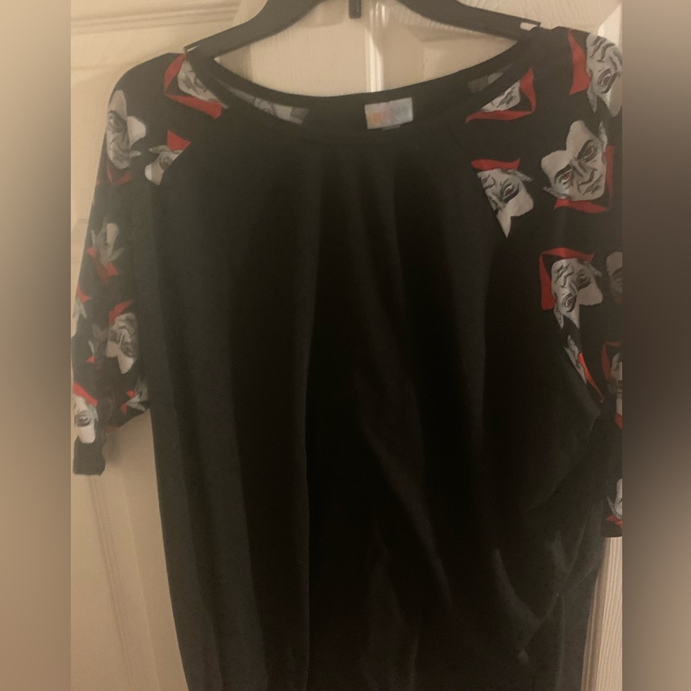 LuLaRoe Dracula quarter sleeve shirt